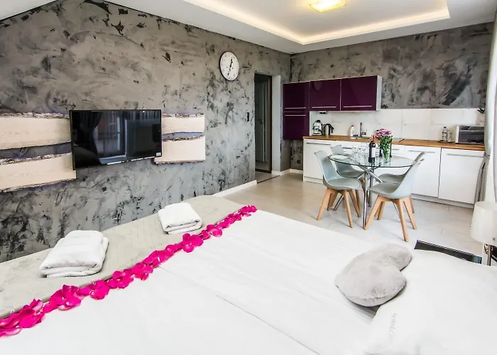 Hotelove Z Biokominkiem Na Skale 아파트 카르파츠